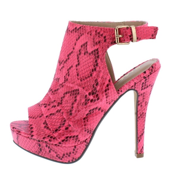 Shoes - LAST PAIR! 💖 Pink Snake Women’s Heels